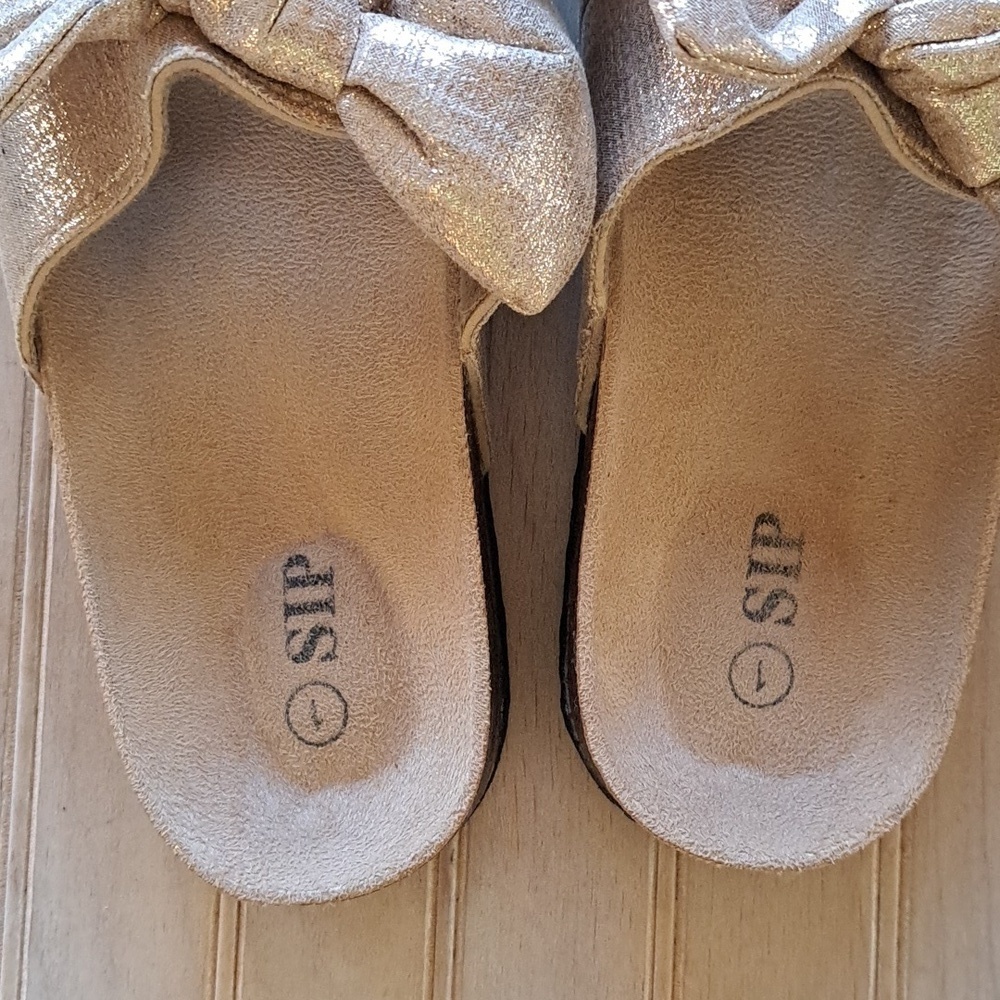 NEW Sip Boutique Metallic Gold Bows Slip-On Girly Fun Comfy Sandals Cork Footbed - Picture 3 of 9
